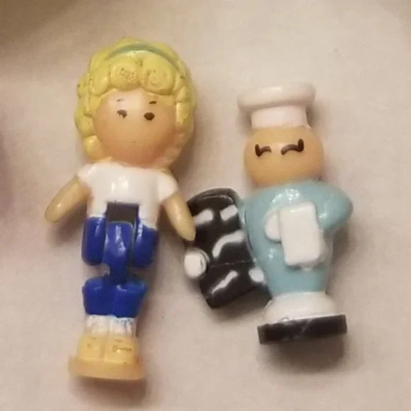 ALL pieces included!! - 1991 Polly Pocket diner case- Final price! - Picture 6 of 9